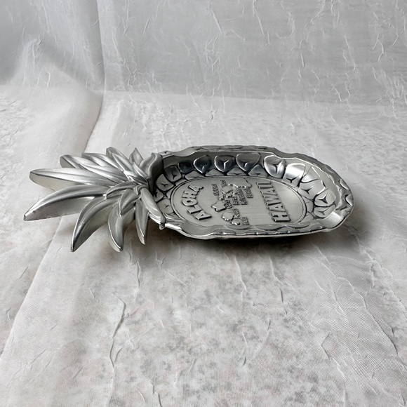 Pineapple Shape Silver Metal Aloha Ashtray w/ State of Hawaii Engraving - Picture 8 of 15